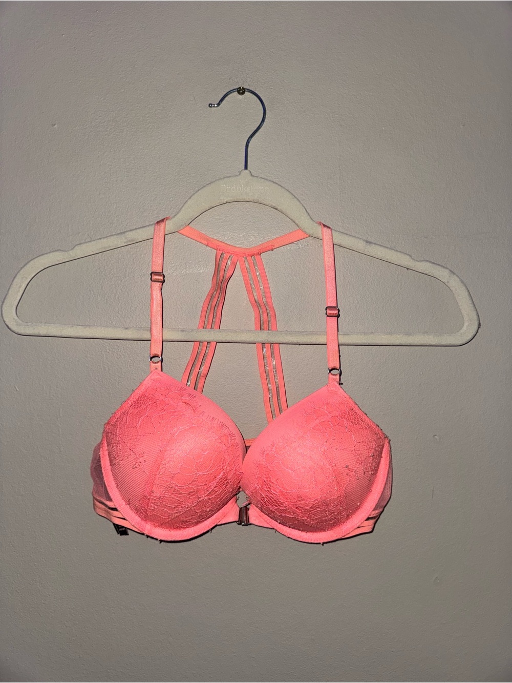 Like new, Victoria’s Secret , bombshell very sexy racer back bra, size 34B